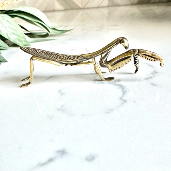Mini Antiqued Praying Mantis Brass Look Statue Metal Figurine Boho Fairy Garden - Picture 7 of 11